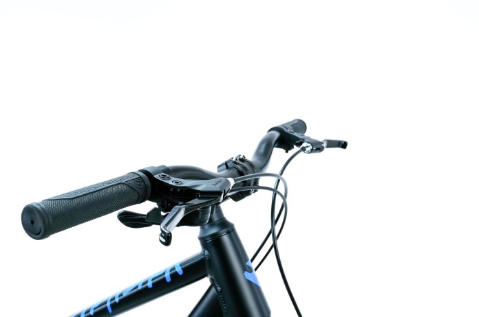 7_Rower MTB 26" KANDS MONSTER 2XT rama 15" czarny - niebieski R26.jpg