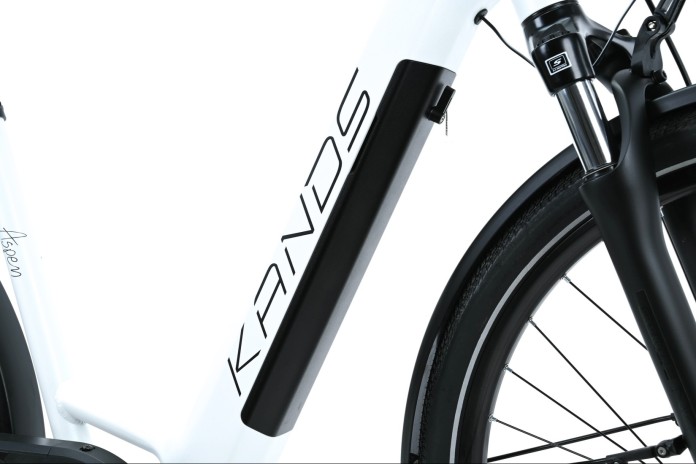 6_Rower trekkingowy ELEKTRYCZNY 28" KANDS ASPEN rama 18" biały R26.jpg