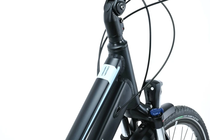 3_Rower Trekkingowy 28" KANDS VERSO V2 rama 19" czarny - błękitny mat R26.jpg